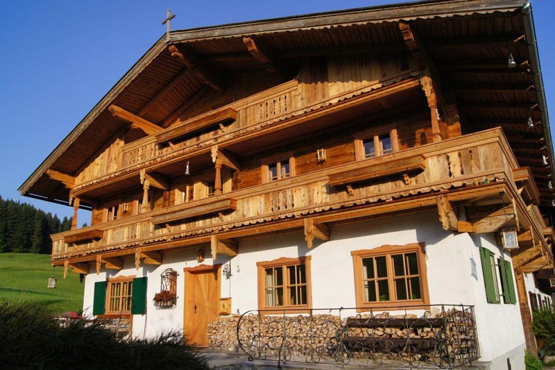 Detailansicht eines, von der Zimmerei Naschberger errichteten, Familienhauses in Ellmau.