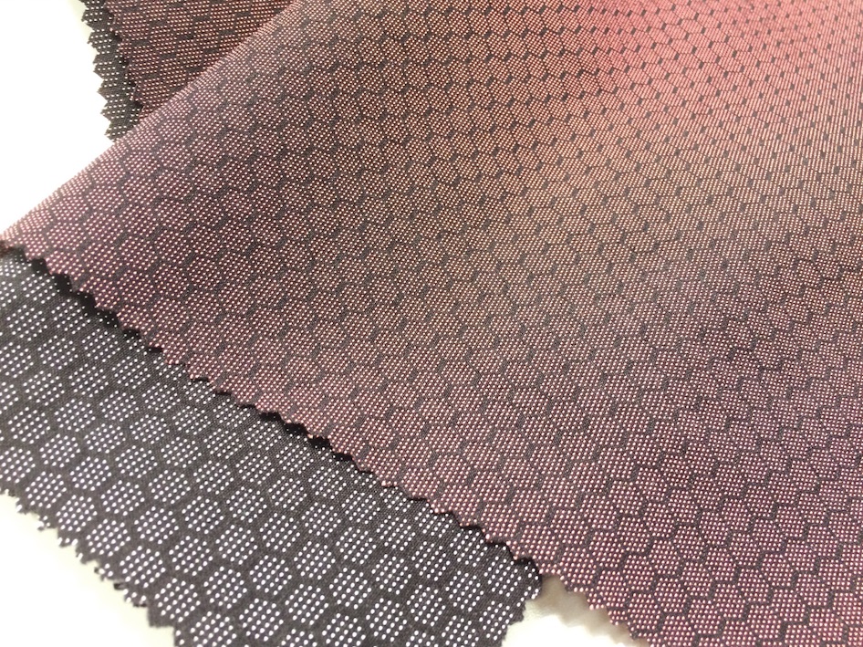 IBQ 77% nylon, 11% polyester and 12% elastane © Anne Prahl