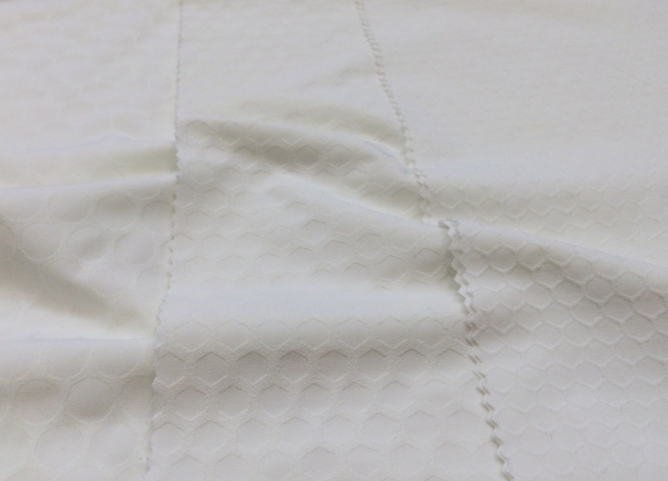 Taiana Kinetech 75% polyester, 25% elastane © Anne Prahl