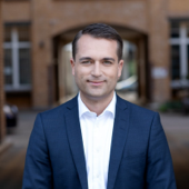 Webinar Host Frederik Schröder