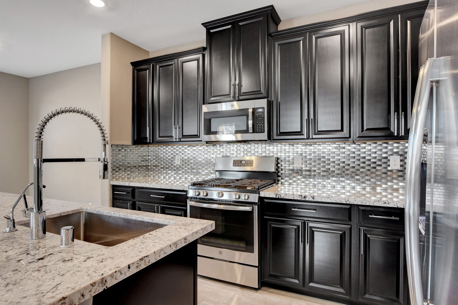kitchen with backsplash