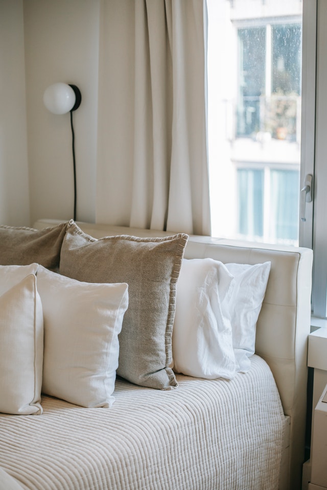 neutral tone bedding