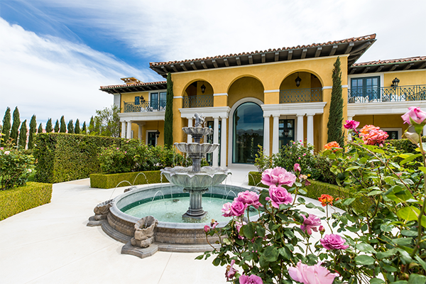 exterior of luxury home in las vegas with fountain