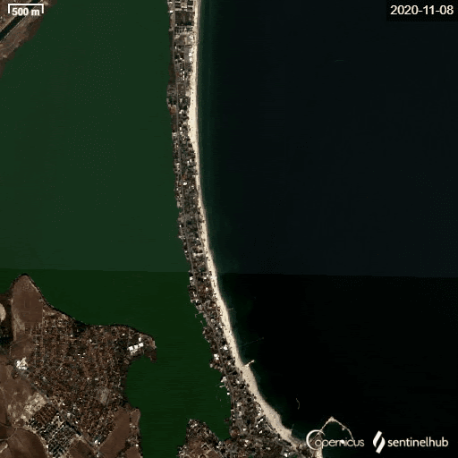 Alimentarea cu nisip a plajei Mamaia văzută din satelitul Sentinel-2. Stațiunea Mamaia este situată pe o insula barieră între Marea Neagră și limanul Siutghiol.