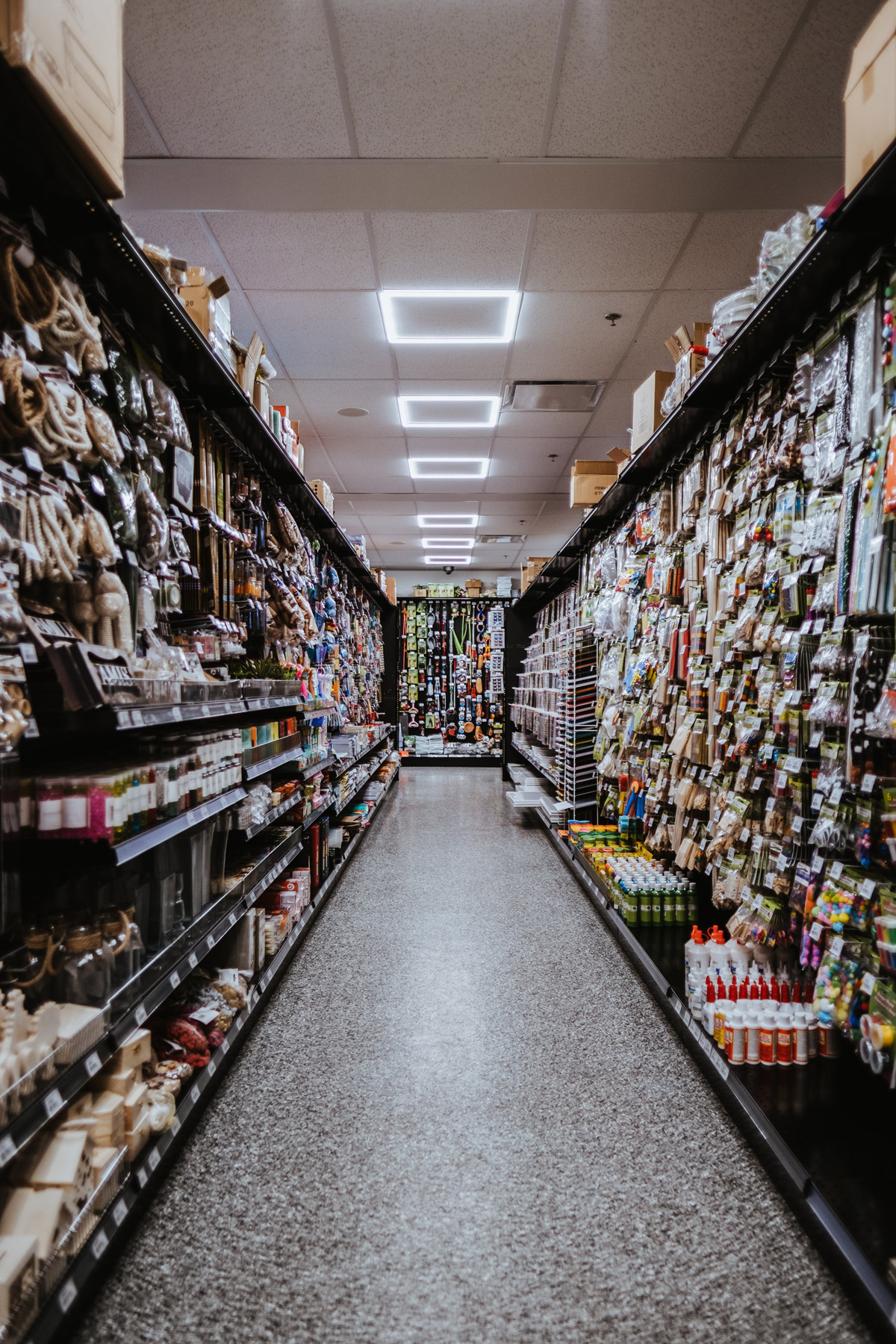 Vic Store Fixtures Inc Dollar Ou Deux Victoriaville vic-store-fixtures-inc-dollar-ou-deux-victoriaville
