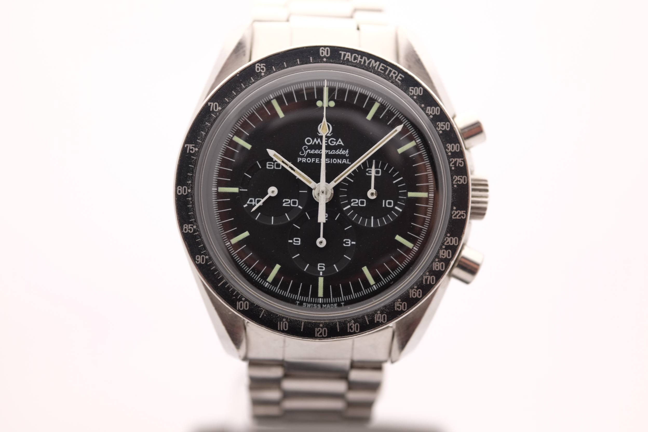 1969 Omega Speedy Ref 145022-69 w/ Rare 220 Bezel Watch For Sale - Mens  Vintage Chronograph