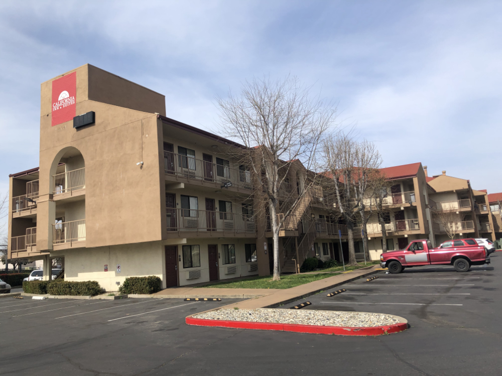 California Inn & Suites