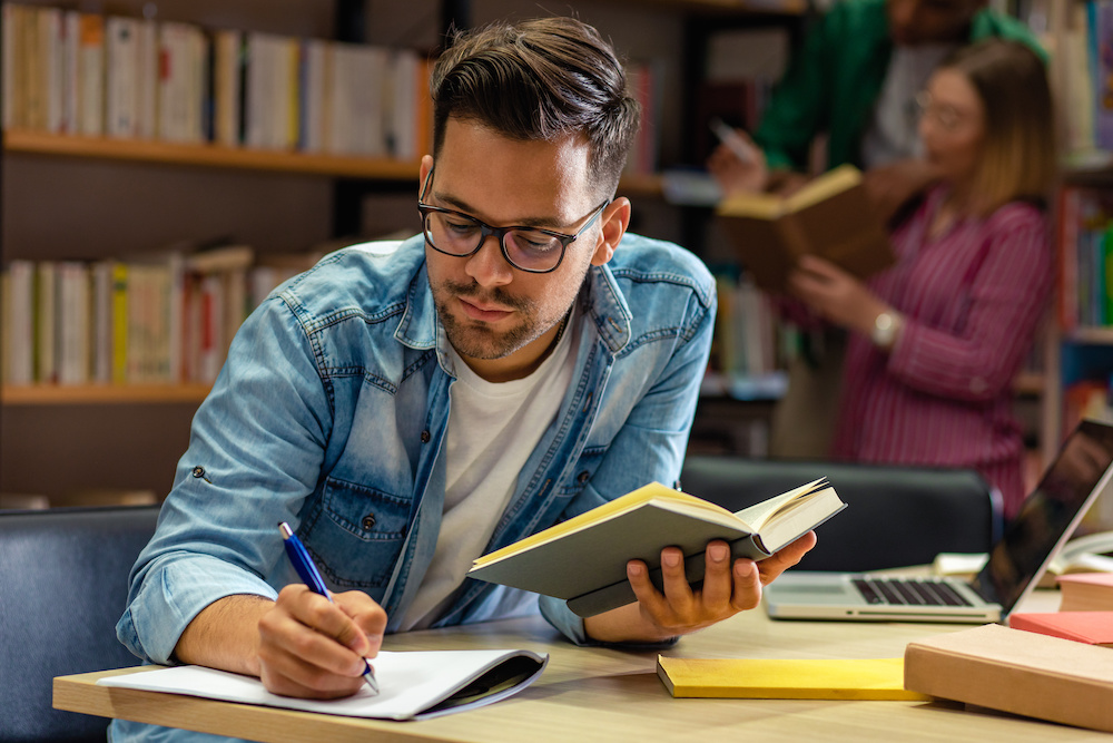 5 Tips for Staying Sober as a College Student