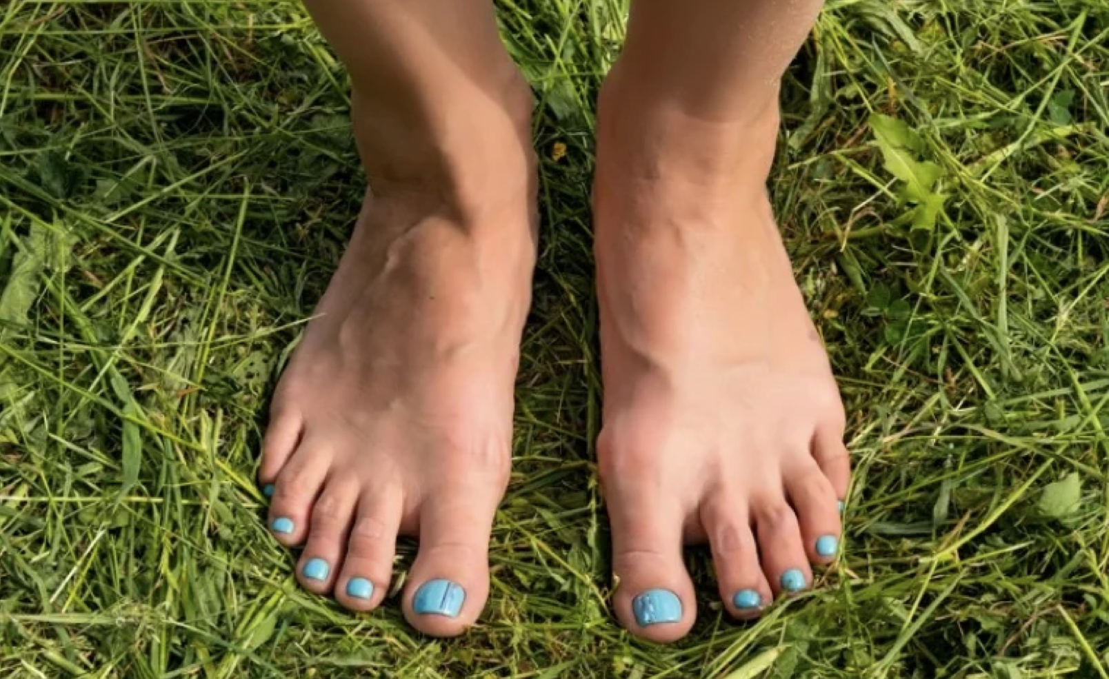 Earthing walking barefoot on the ground