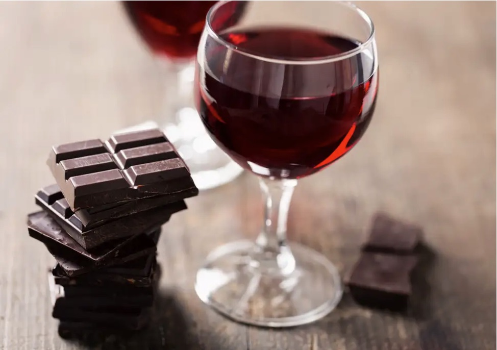 Dark chocolate and red wine. Healthy sweet treats | Fit for Living