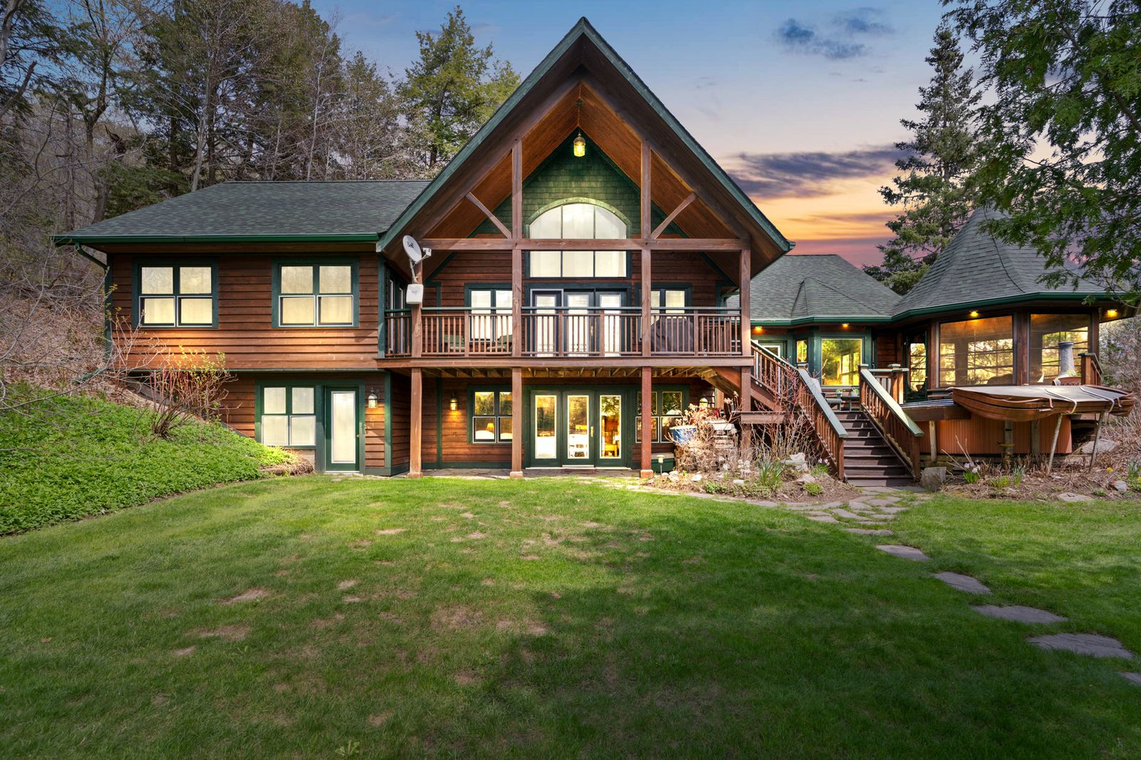 Sandy & Samantha Waldie Real Estate Lake Joseph Fam Cottage