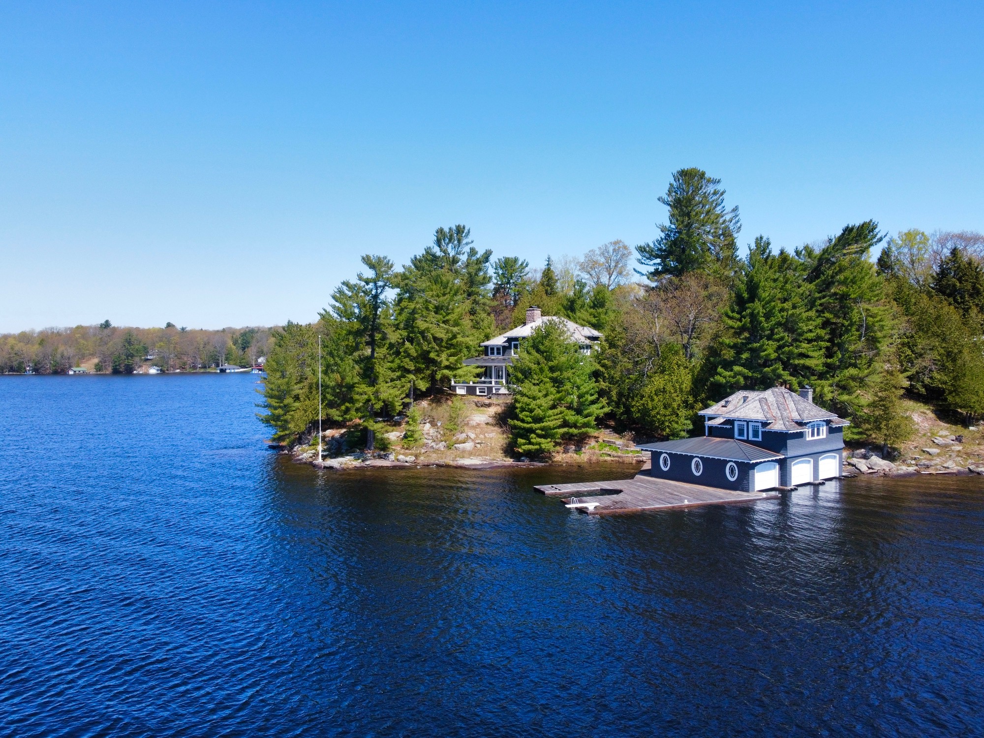 Sandy Samantha Waldie Real Estate Lake Joseph Fam Cottage 