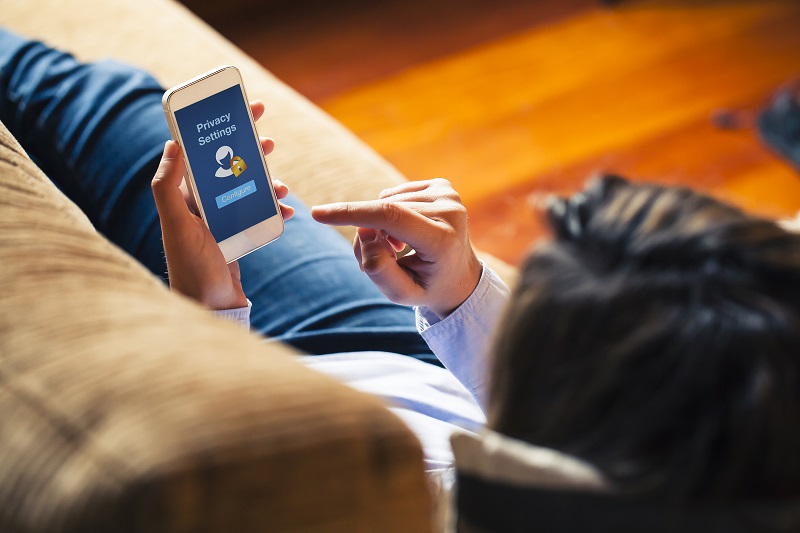 adjusting social media data privacy settings on phone