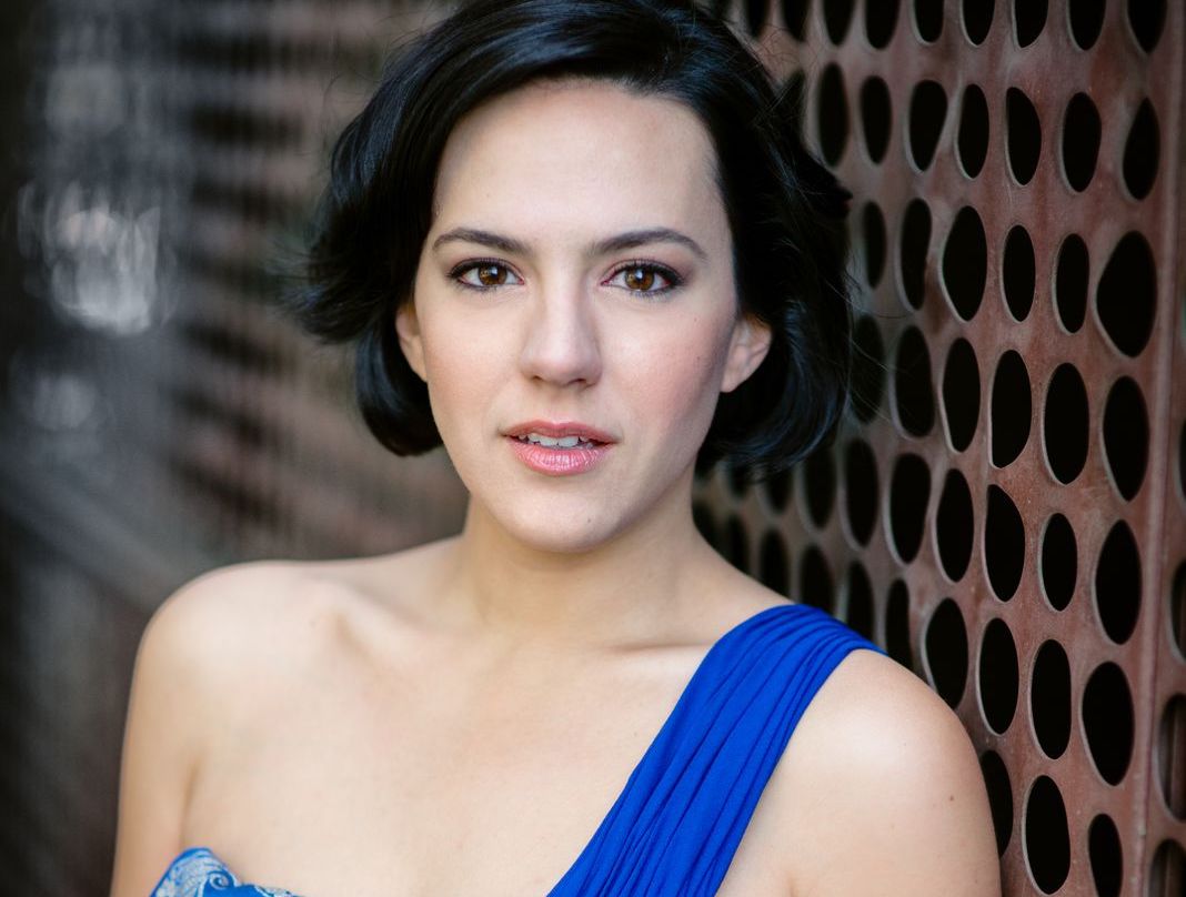 Mezzo sings a gigantic 72-note Handel phrase **in one breath**