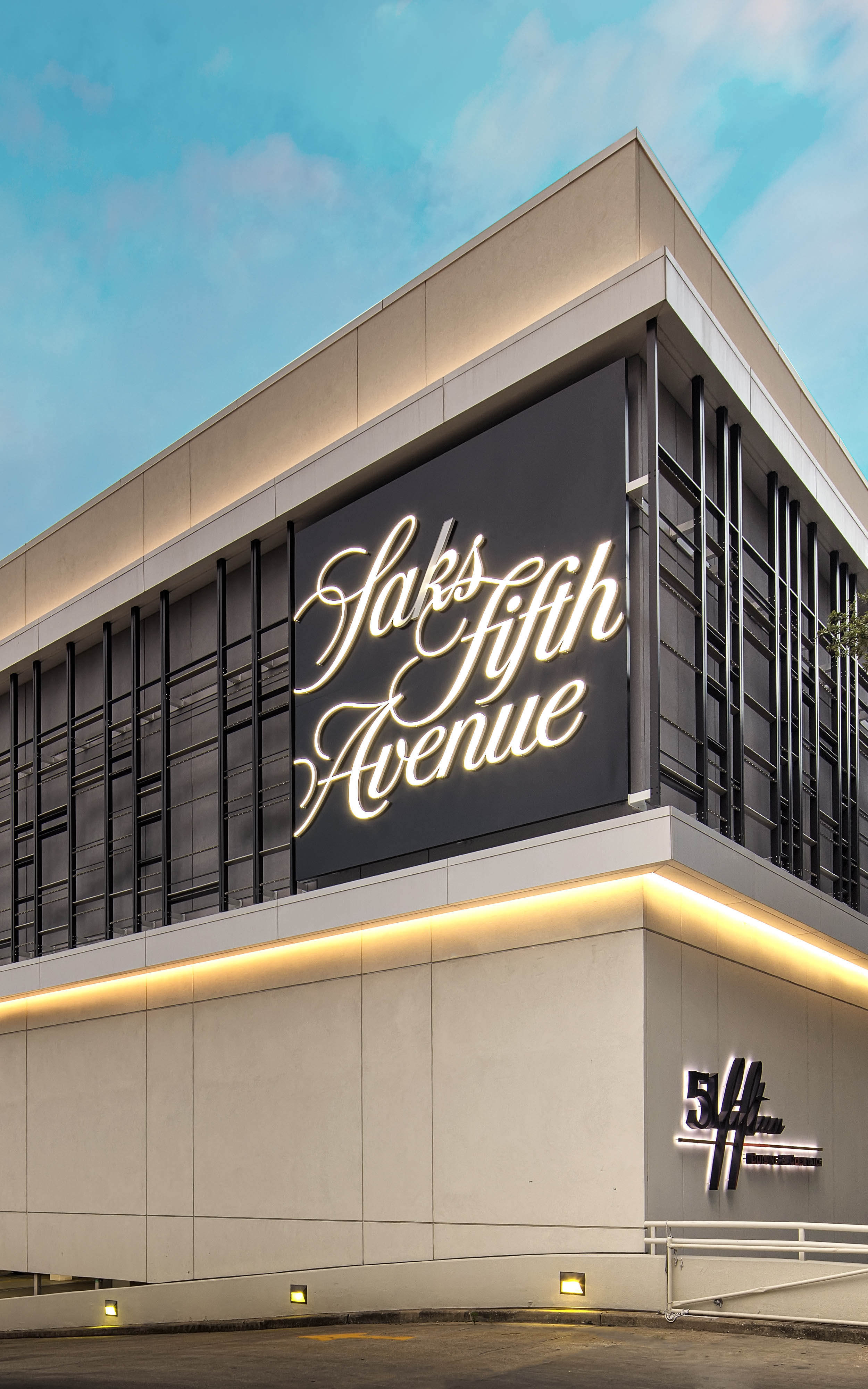 houston galleria shoe store on Dropit