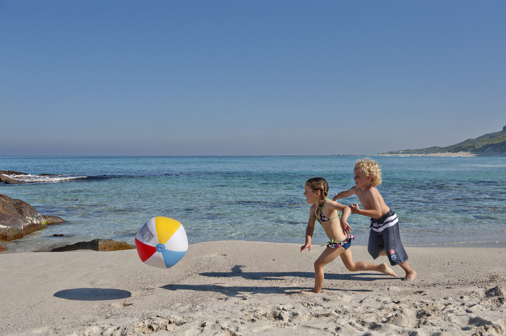 kids-playing-on-the-beach