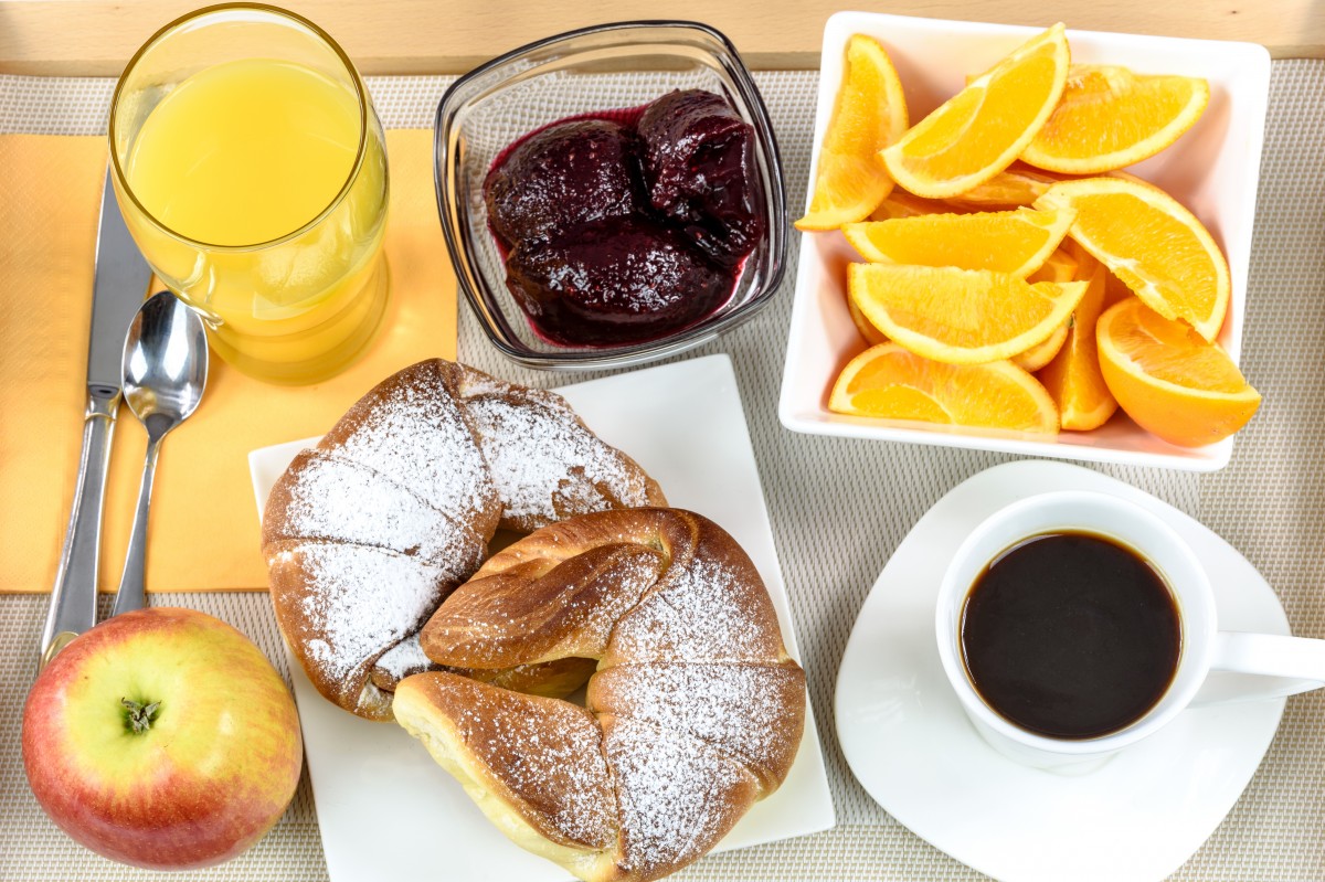 breakfast_hotel_continental_tray_coffee_jam_croissants_apple_orange_juice-1161334|healthy-breakfast|food_burrito_mexican_meat_meal_tortilla_lunch_dinner-669035