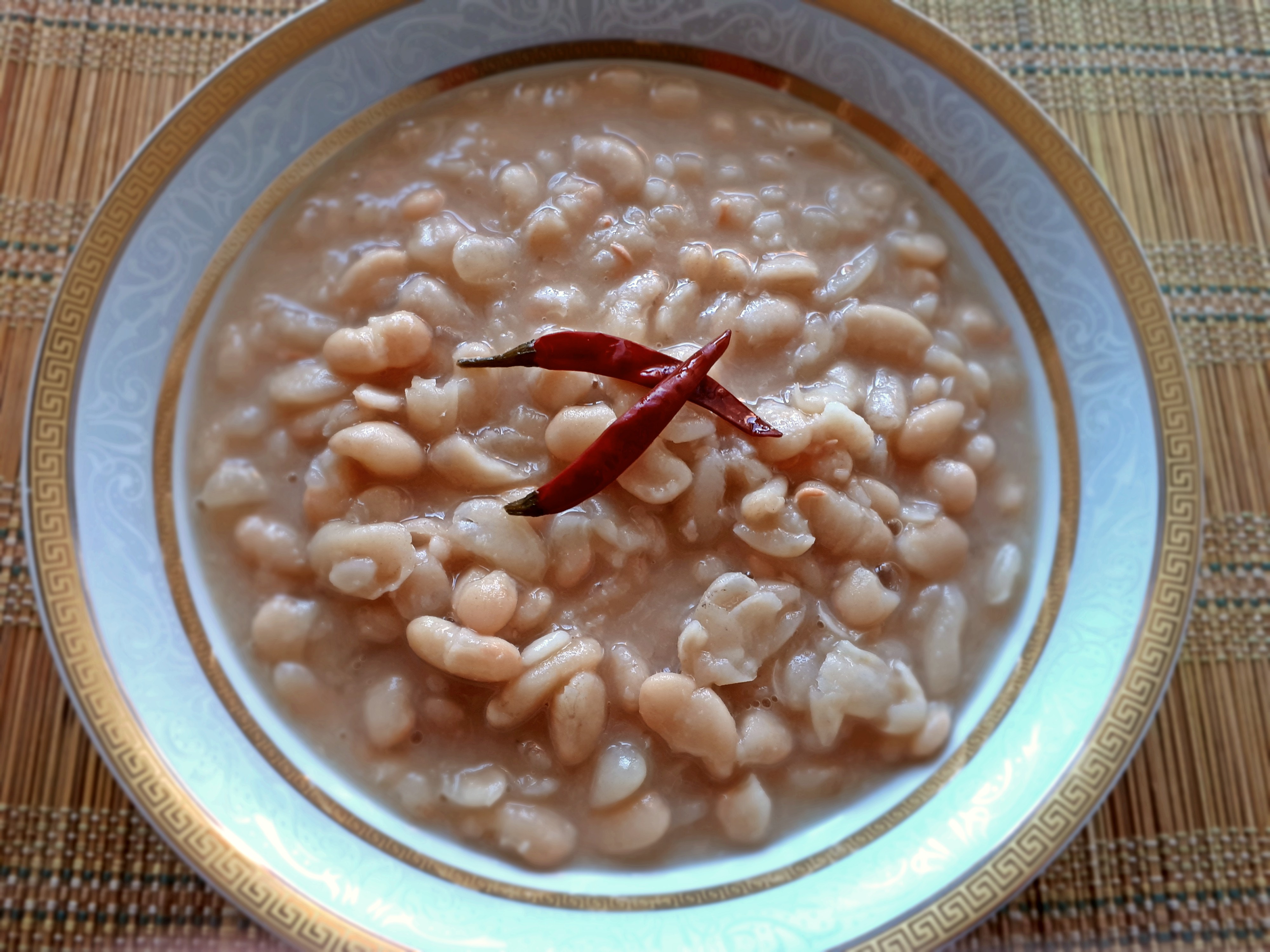 veggie bean soup|bean-soup-256564_960_720