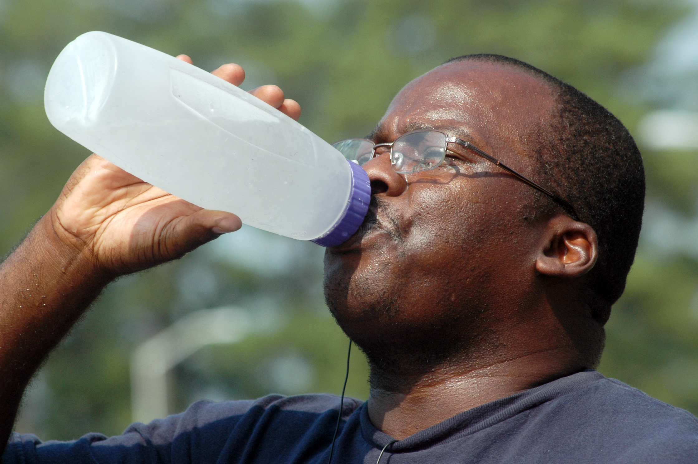 Stay Hydrated in the Heat|stay-hydrated|drink-water-while-exercising