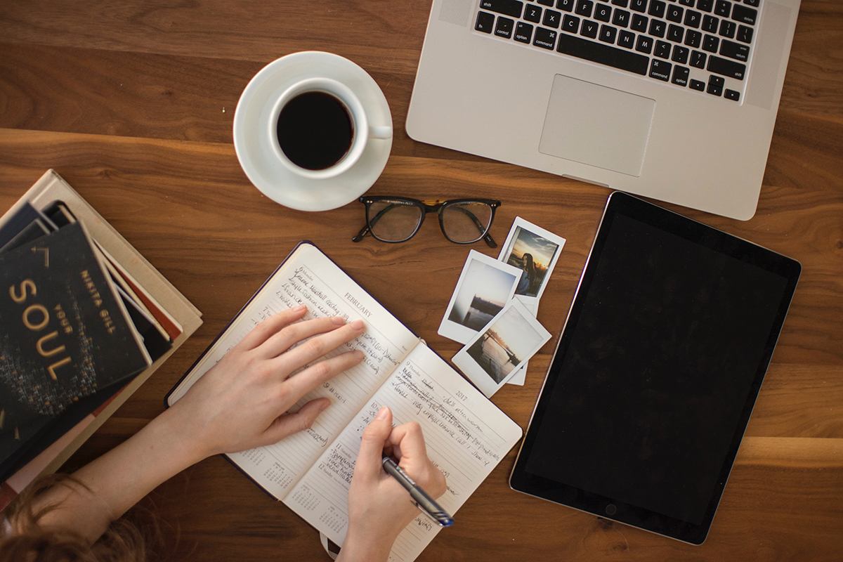 Diet Journals|diet journal|life-and-apples-wellness-planner|smart-watch|under-armour-my-fitness-pal|journals-and-diets