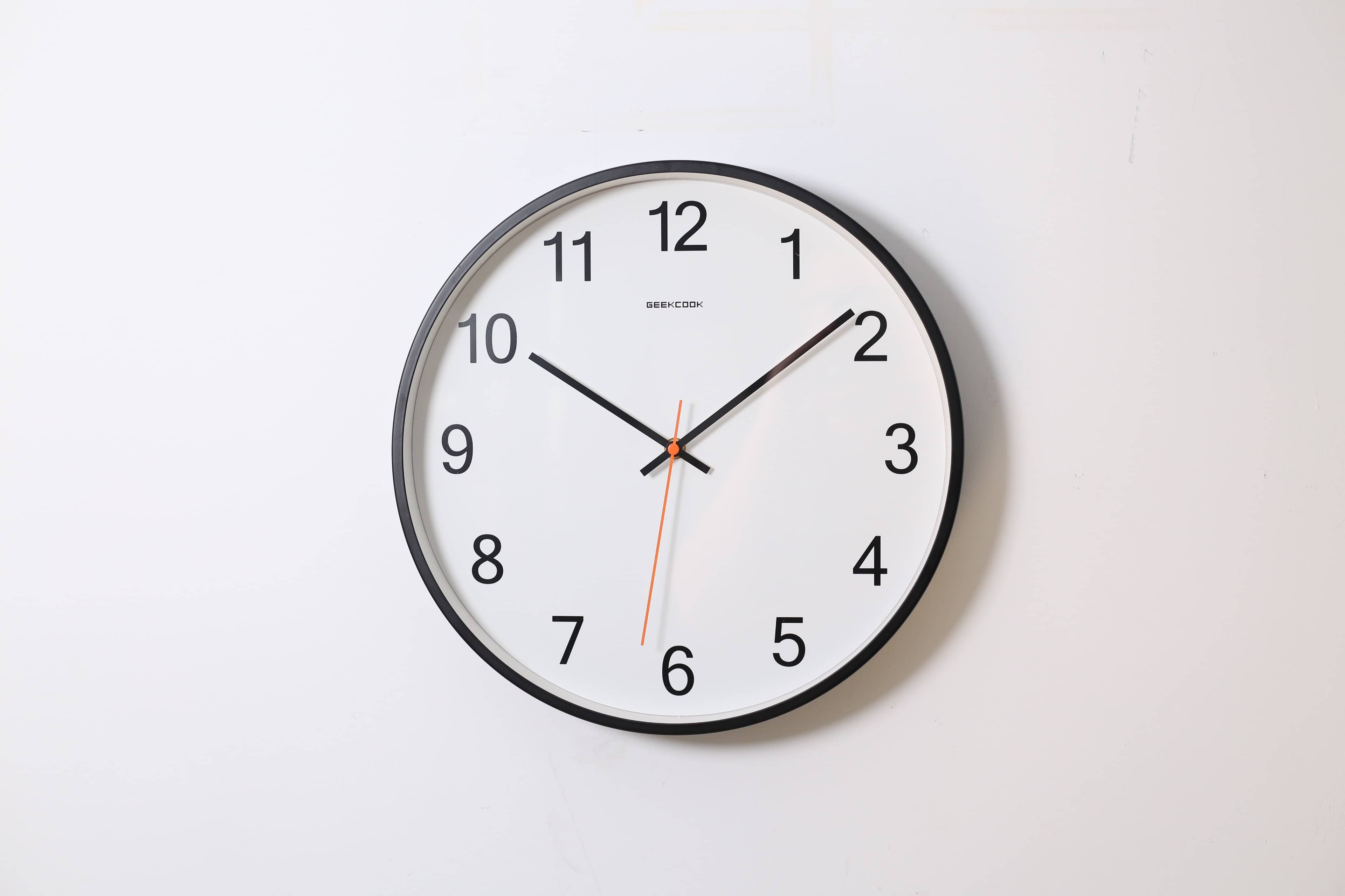 social media clock