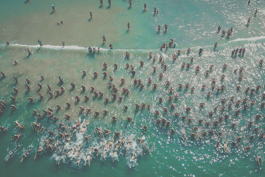Vielen Menschen im Meer