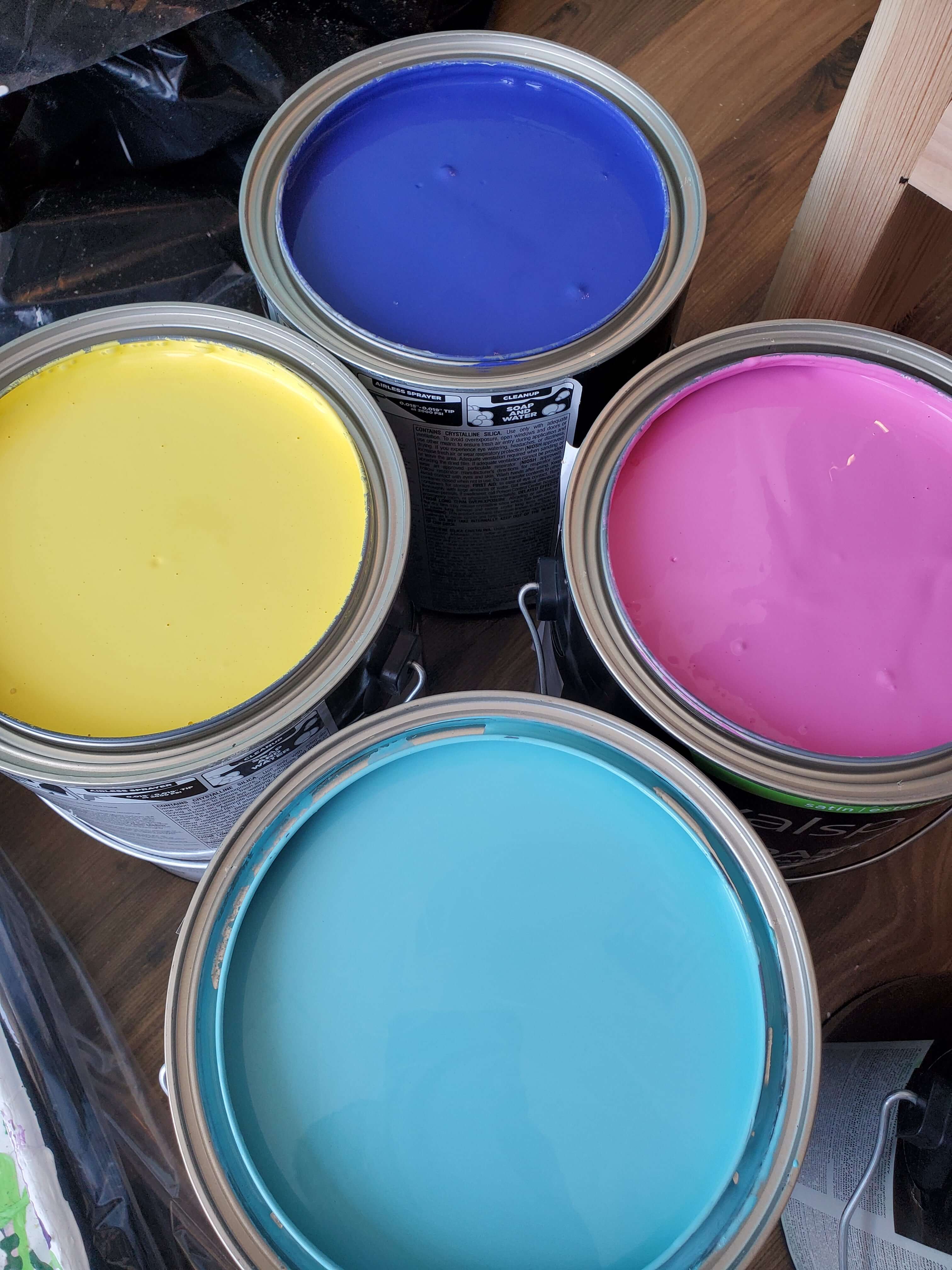 4 paint buckets