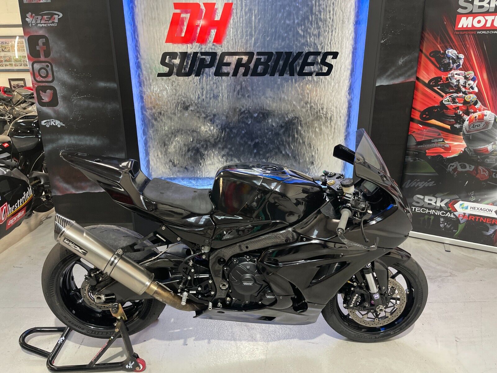 Suzuki Gsxr 1000 L7 Race bike track bike V5 Maxton Arrow Promach kit