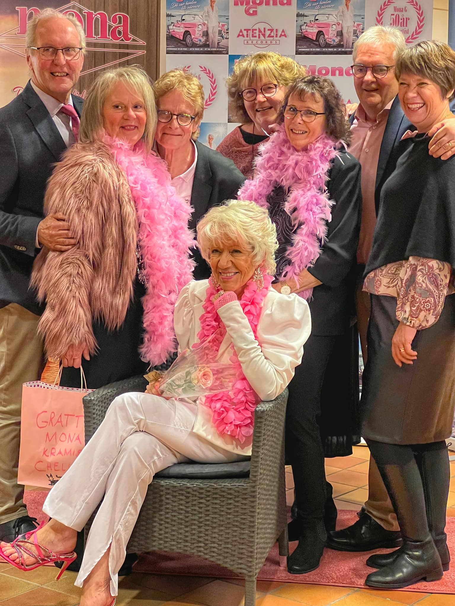 Mona firade i rosa på sitt 51-års jubileum i Växjö