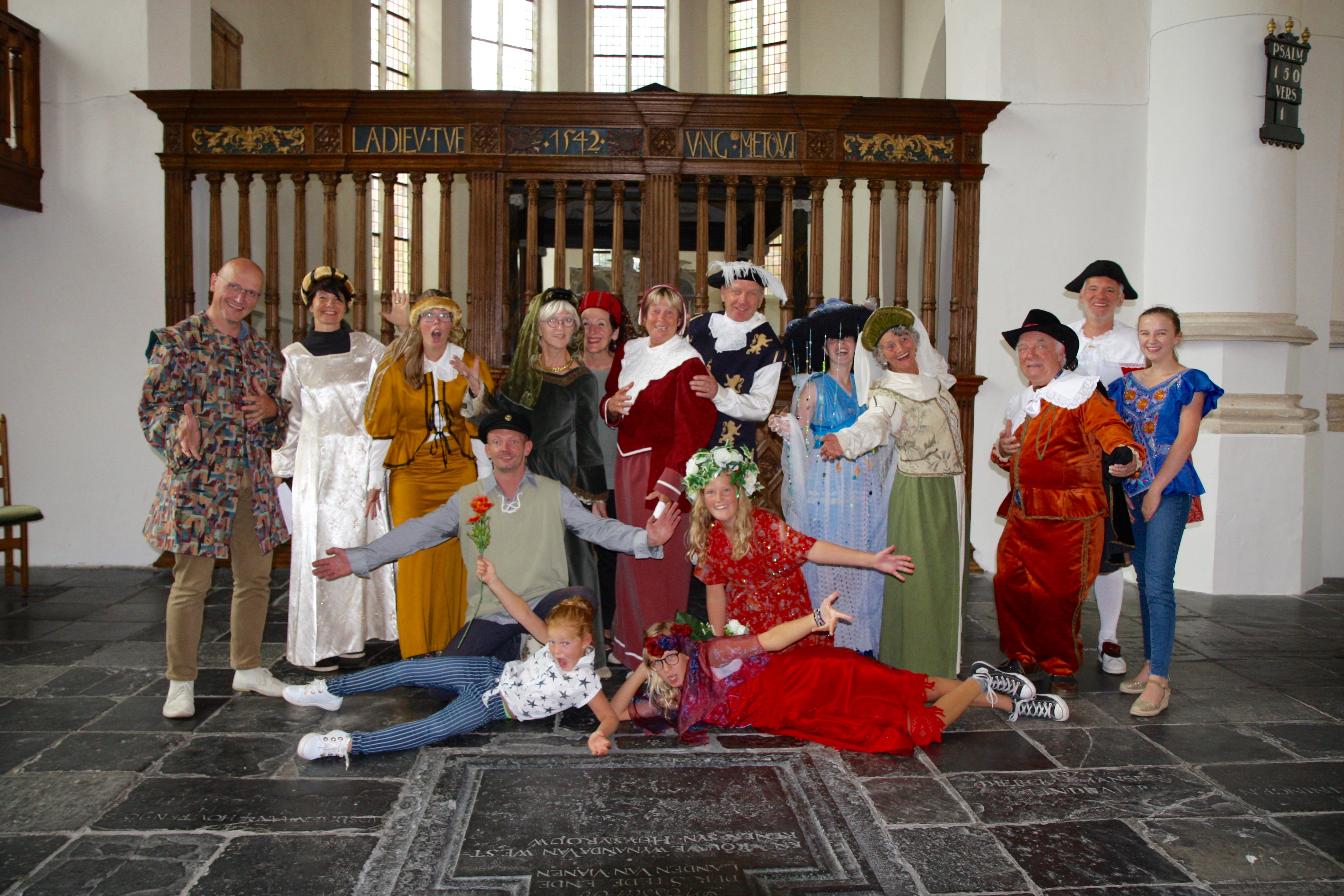 Samen op de foto in de grote Kerk Vianen