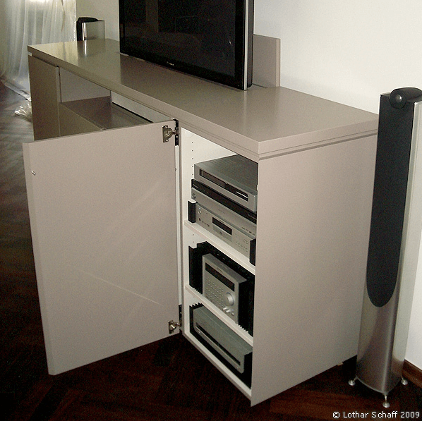 TV-Schrank mit versenkbarem Fernseher / Flachbildschirm
