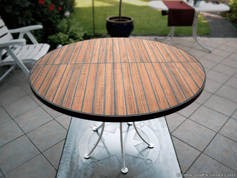 Gartentisch mit Schiffsboden-Belag aus Teakholz und Gusseisen-Gestell