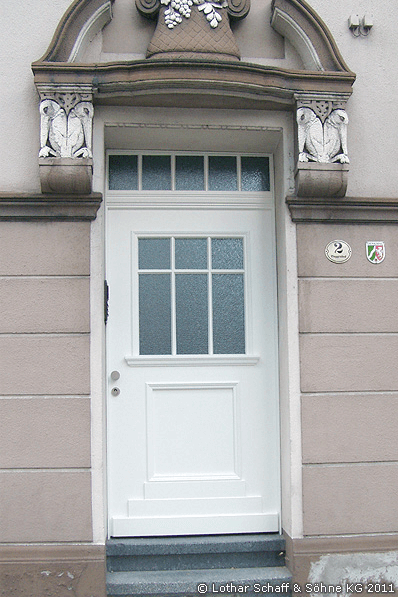 Hauseingangstür nach historischen Vorlagen mit Oberlicht aus Ornament-Rohglas