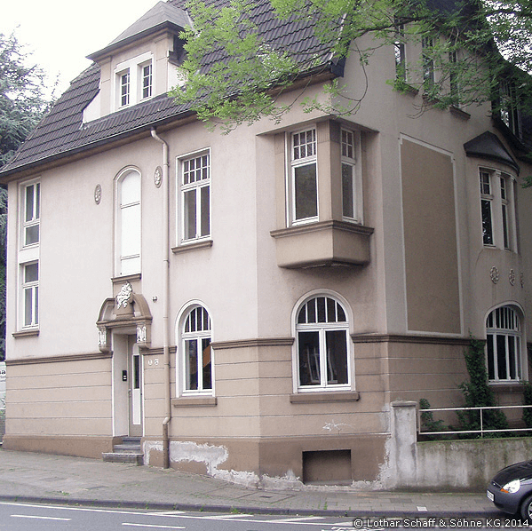 Mehrere neue Fenster nach historischen Vorlagen in denkmalgeschütztem Haus
