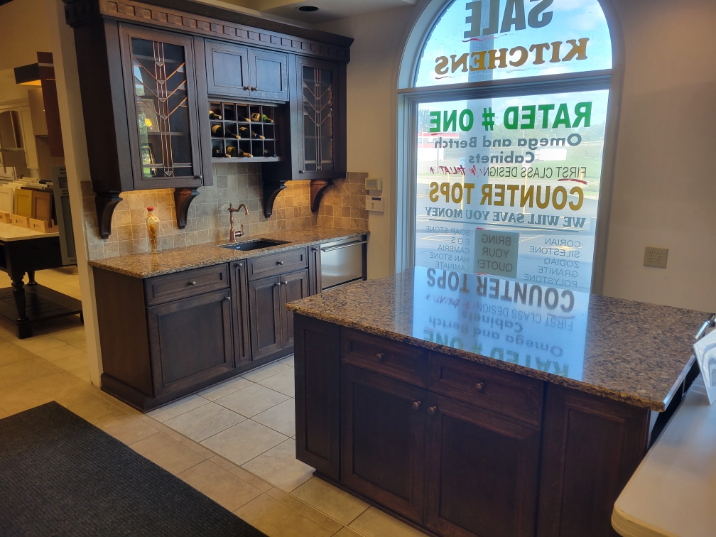 bar area, cabinets, quartz