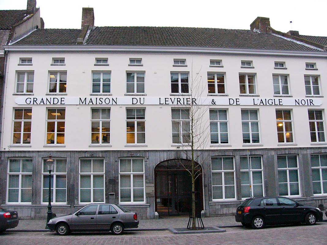 Maastrichtse gevelsteen - Grand hotel du levrier en de l'aigle noir -  Boschstraat 76