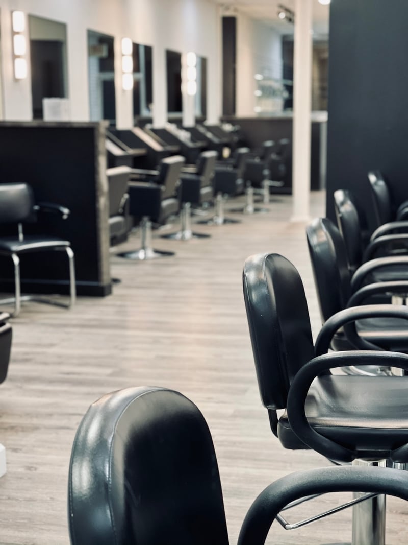 Salon Vivantique | Book Now