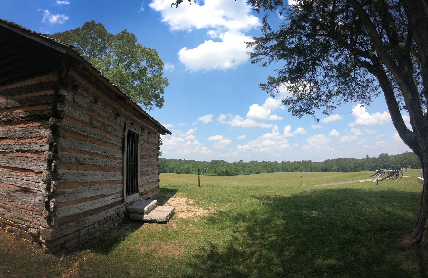 Wooden cabin on Snod Hill Monument atChickamauga and Chattanooga National Military Park, Georgia