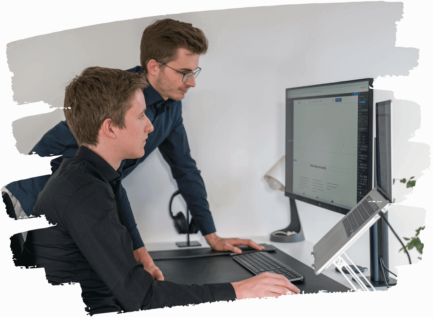 armin-ramoser-und-lukas-obkircher-beim-webdesign