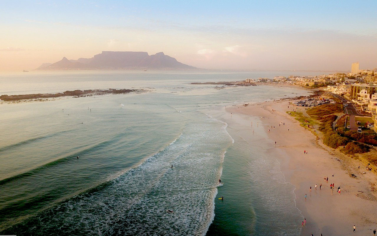 Imagem do pôr do sol na praia de Clifton na Cidade do cabo na África do Sul