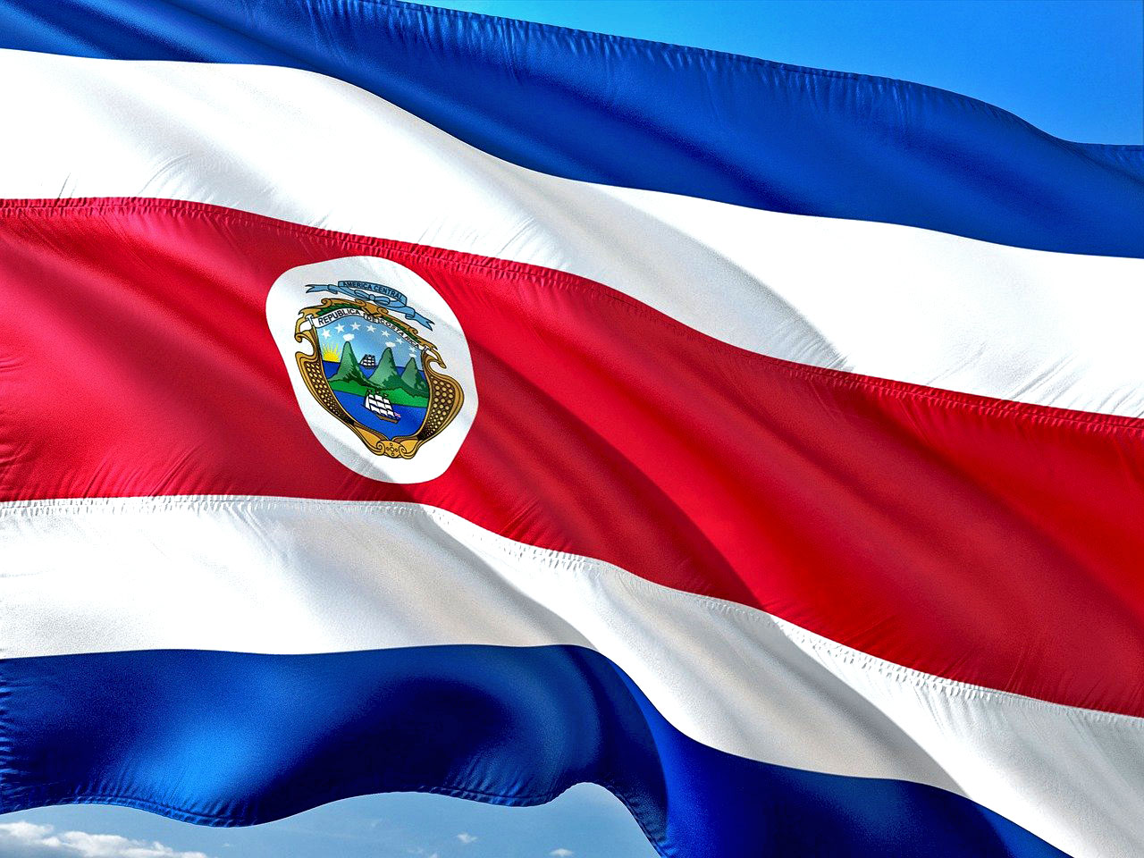 Imagem da bandeira da Costa Rica tremulando