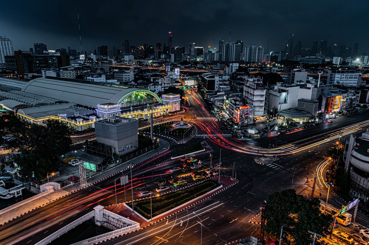 Imagem noturna de Bangkok na Tailândia