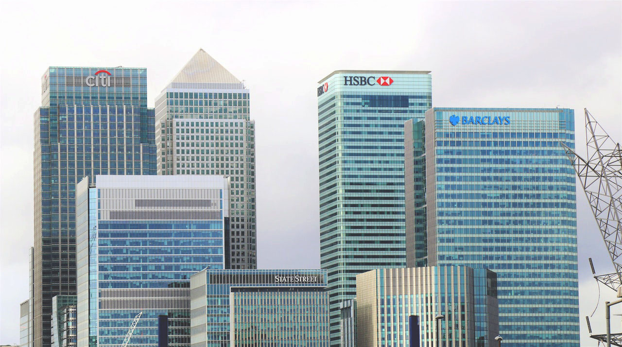 Imagem de prédios de bancos famosos no Canada Square