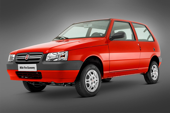 Fiat Uno Mille Economy em foto de estúdio