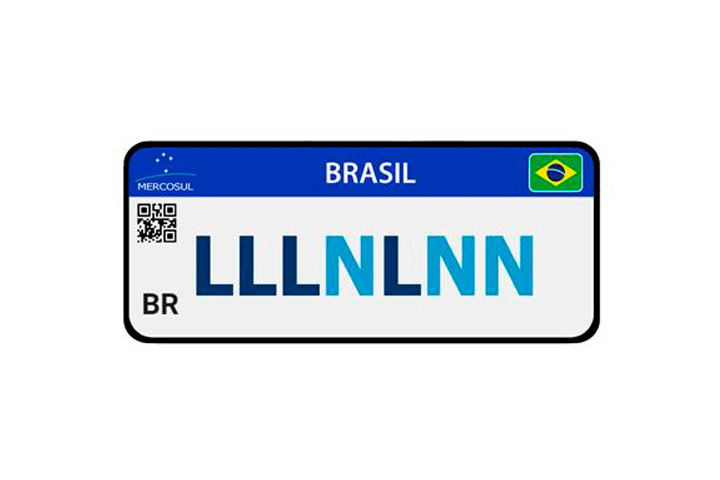 Ilustração mostrando novo padrão de placa Mercosul com letras e números