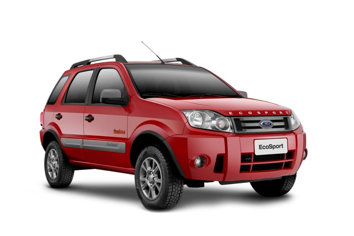 Ford EcoSport 2003 vermelho em foto de estúdio com fundo branco