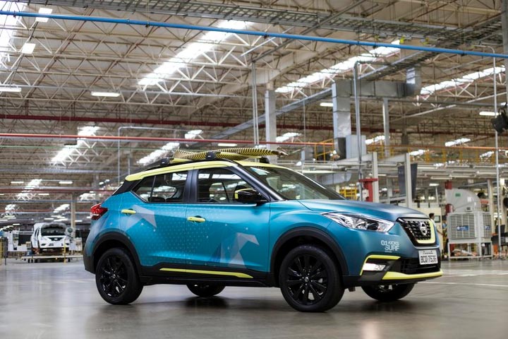 Nissan Kicks Surf Concept estacionado dentro de galpão da fábrica
