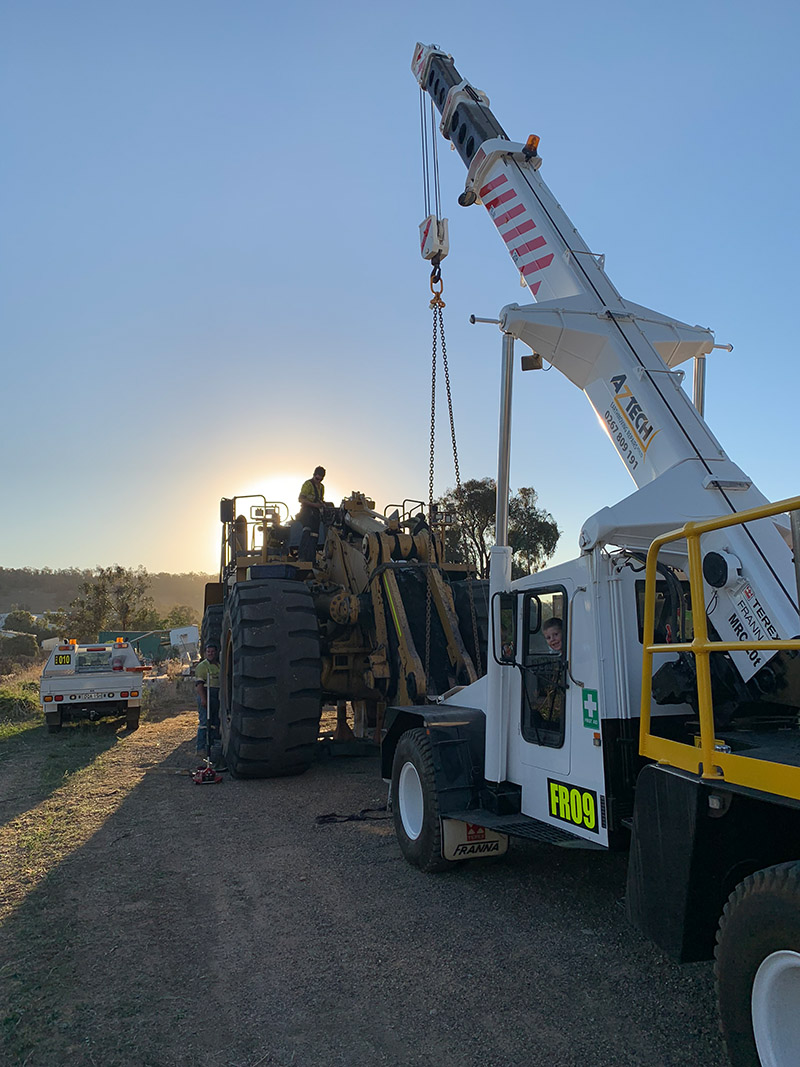 Wheeldozer truck lifter for diagnostic and repair onsite