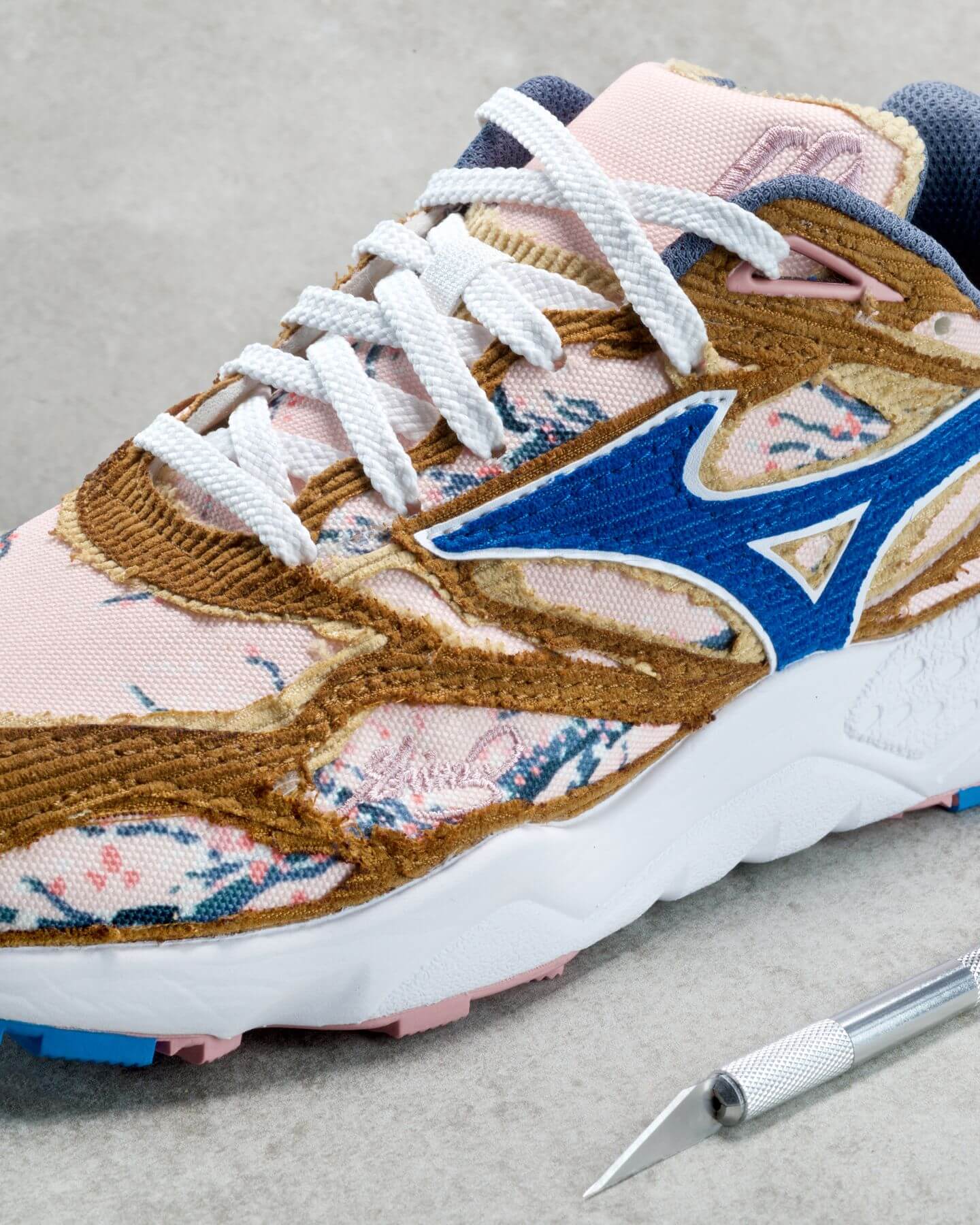 Mizuno x Shinzo Paris - Contender - brown/blue - cherry blossom
