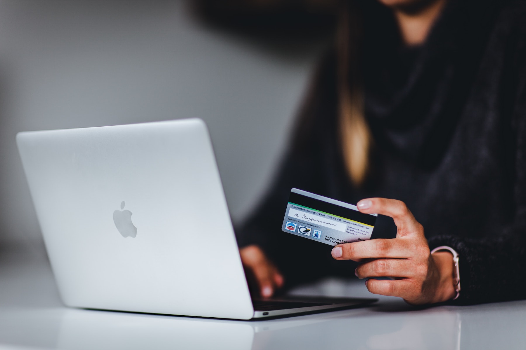 How to Get a Competitive Edge with Smart (and Surprisingly Easy) E-commerce Site Search Solutions
